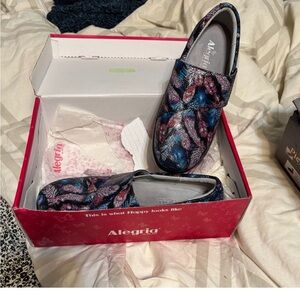 Alegria Women's Blue and Purple Patterned Mules